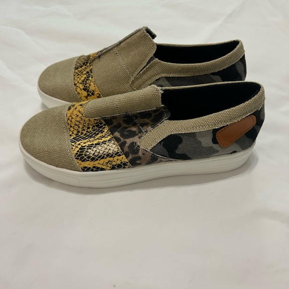 Okohoko slip on sneakers new - Picture 2 of 4